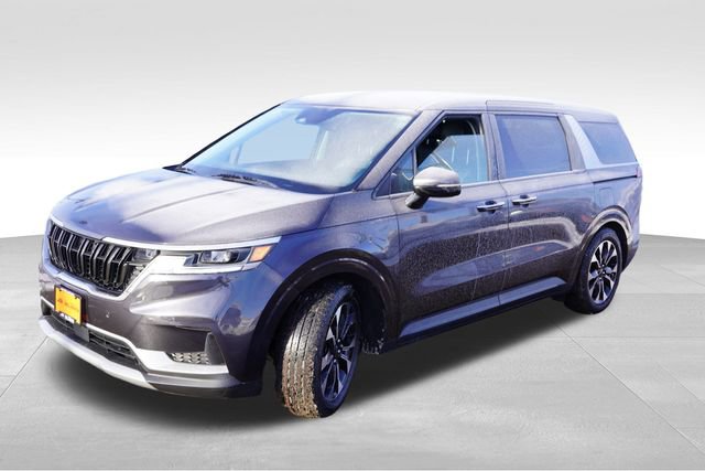 Used 2023 Kia Carnival EX image 11