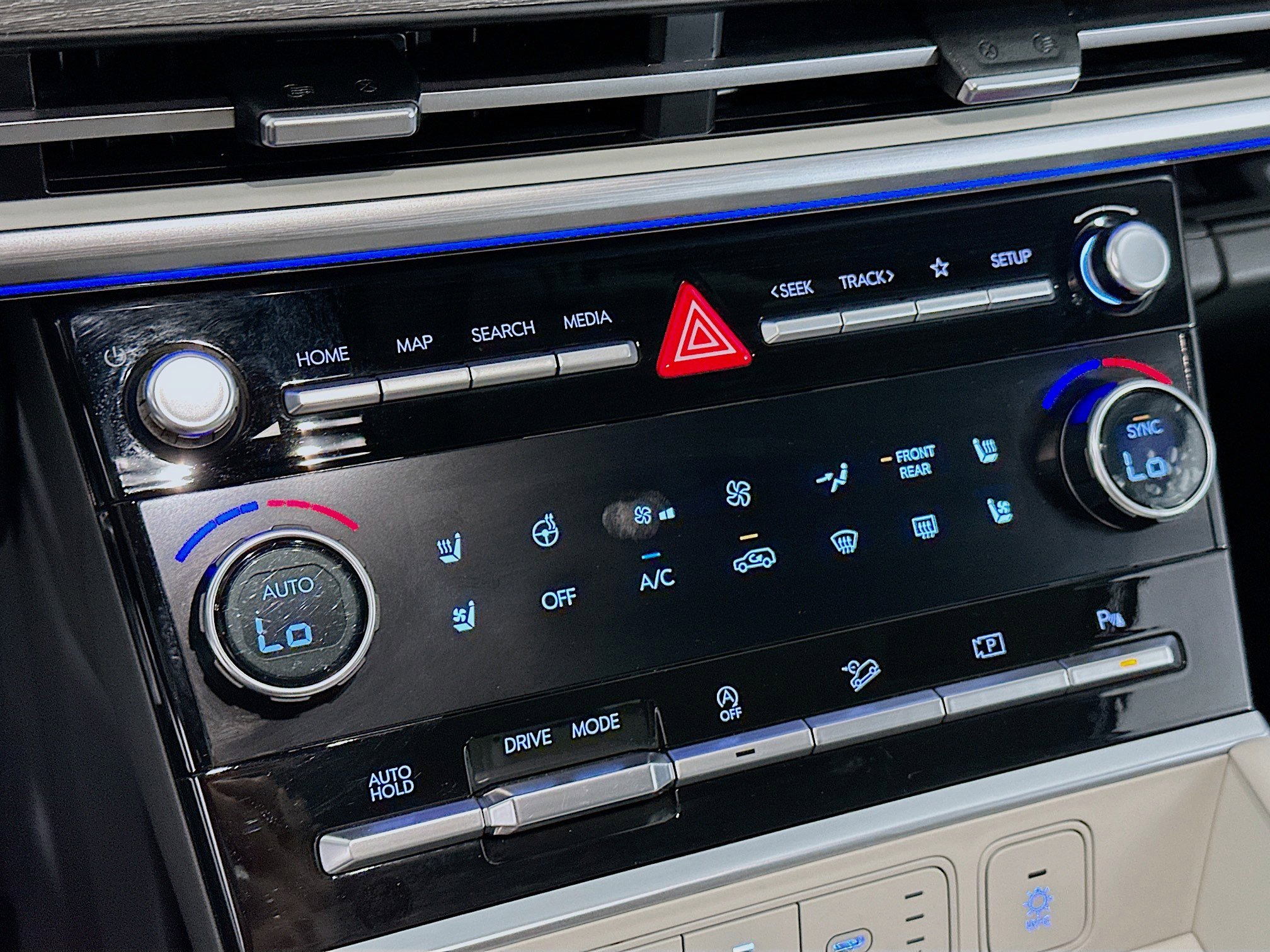 Used 2024 Hyundai Santa Fe Limited image 24