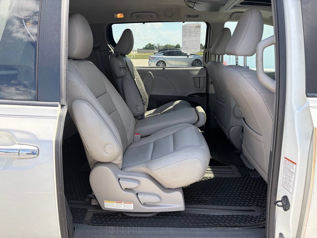 Used 2015 Toyota Sienna XLE w/ XLE Navigation Package FWD image 26