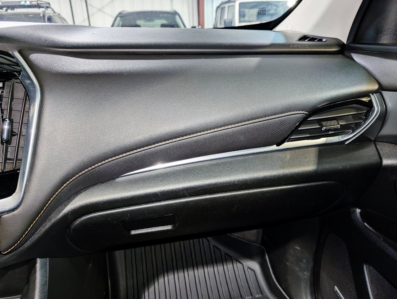 Used 2019 Chevrolet Traverse Premier w/ Redline Edition image 41