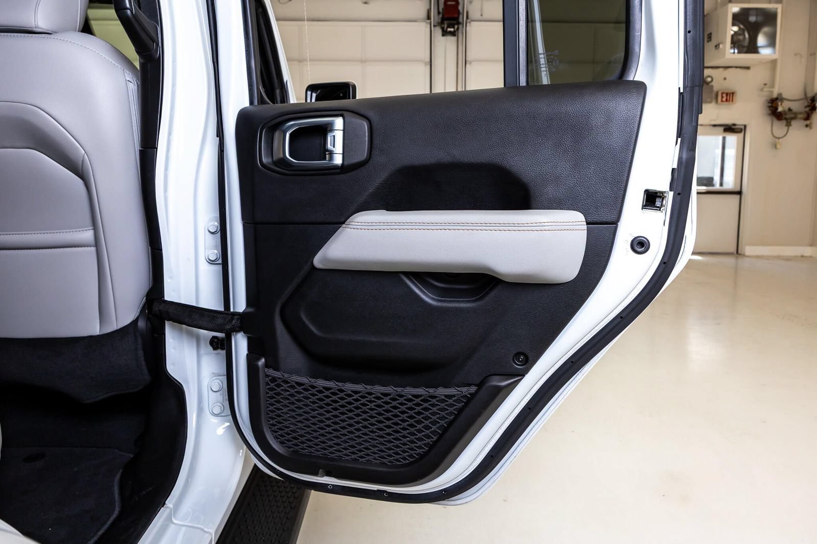 Used 2022 Jeep Wrangler Unlimited Sahara AWD/4WD image 45