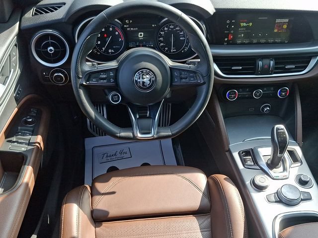 Used 2020 Alfa Romeo Stelvio Ti Sport w/ Quick Order Package 22S Sport AWD/4WD image 11