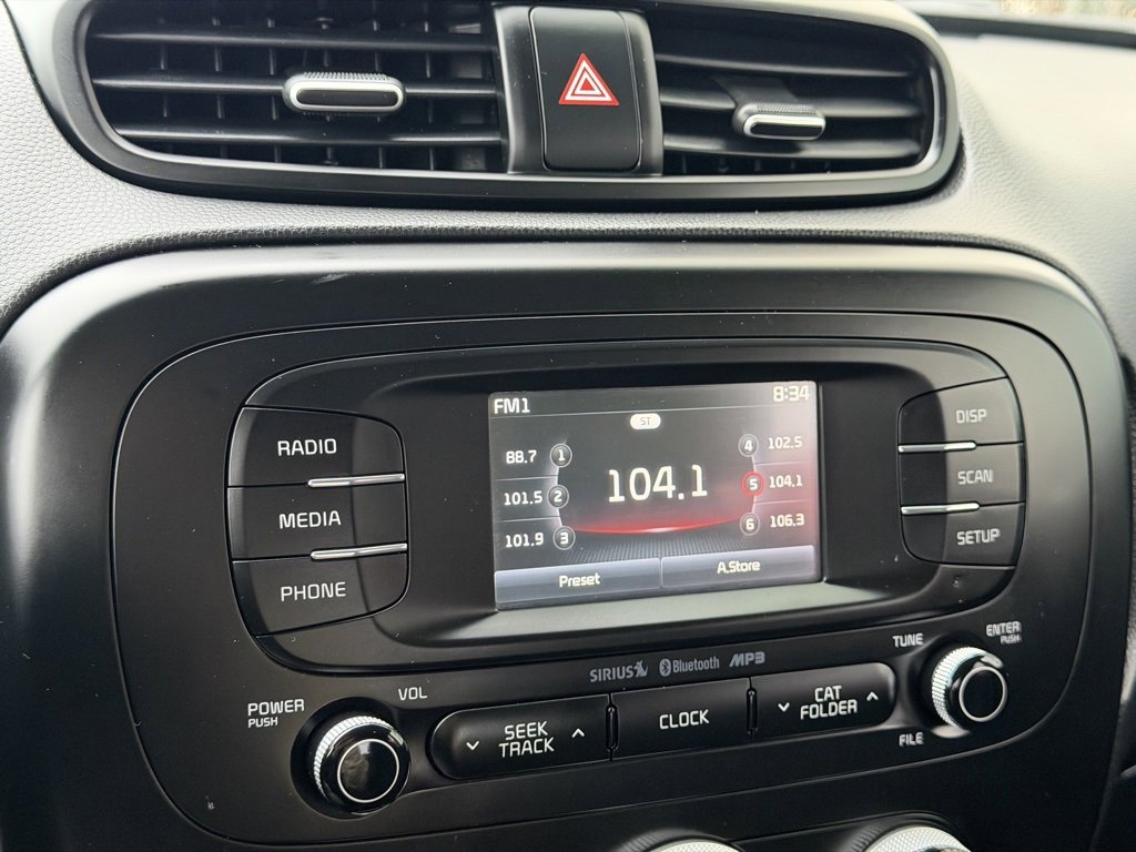 Used 2016 Kia Soul + image 15