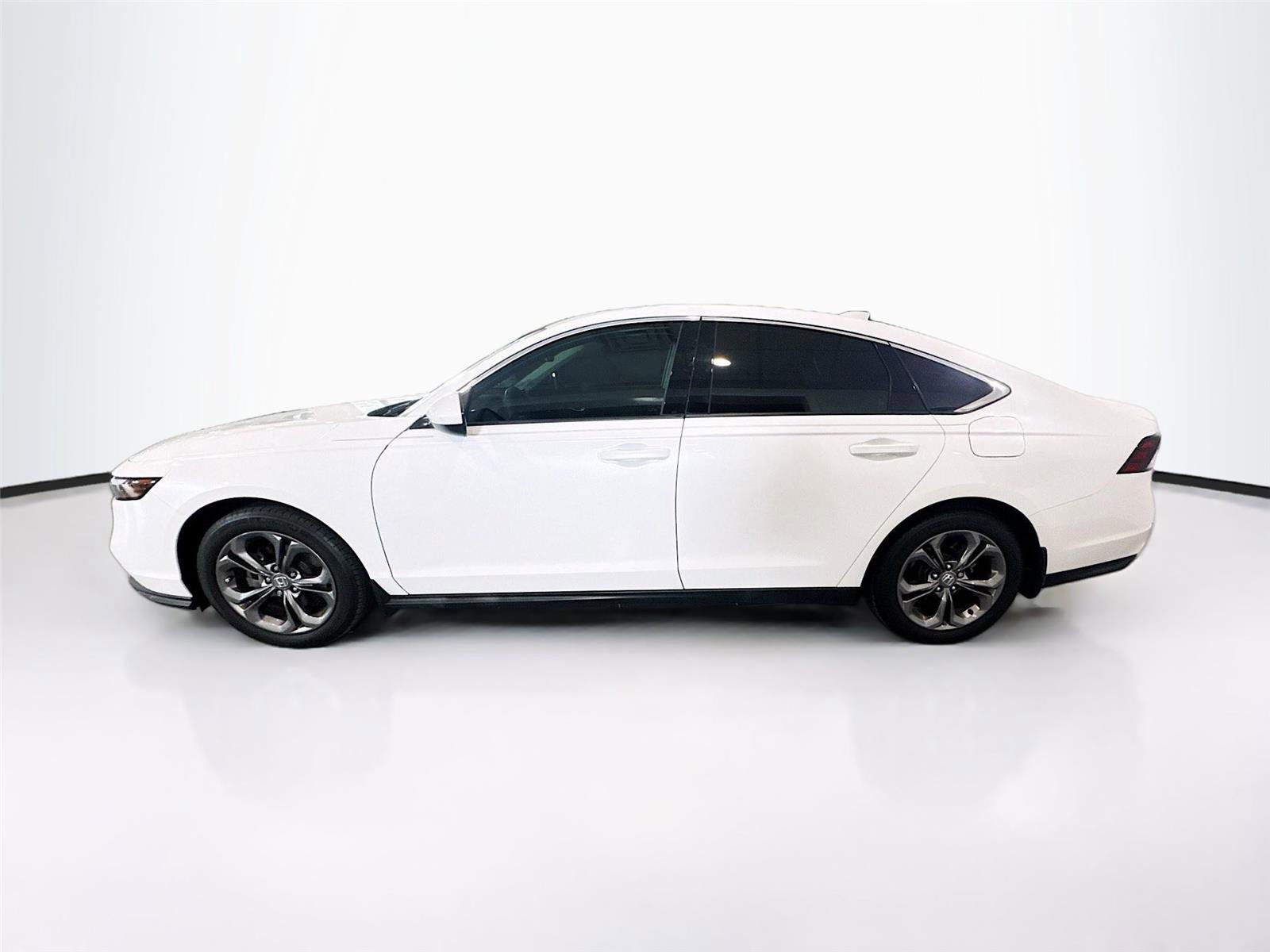 Used 2023 Honda Accord EX image 2