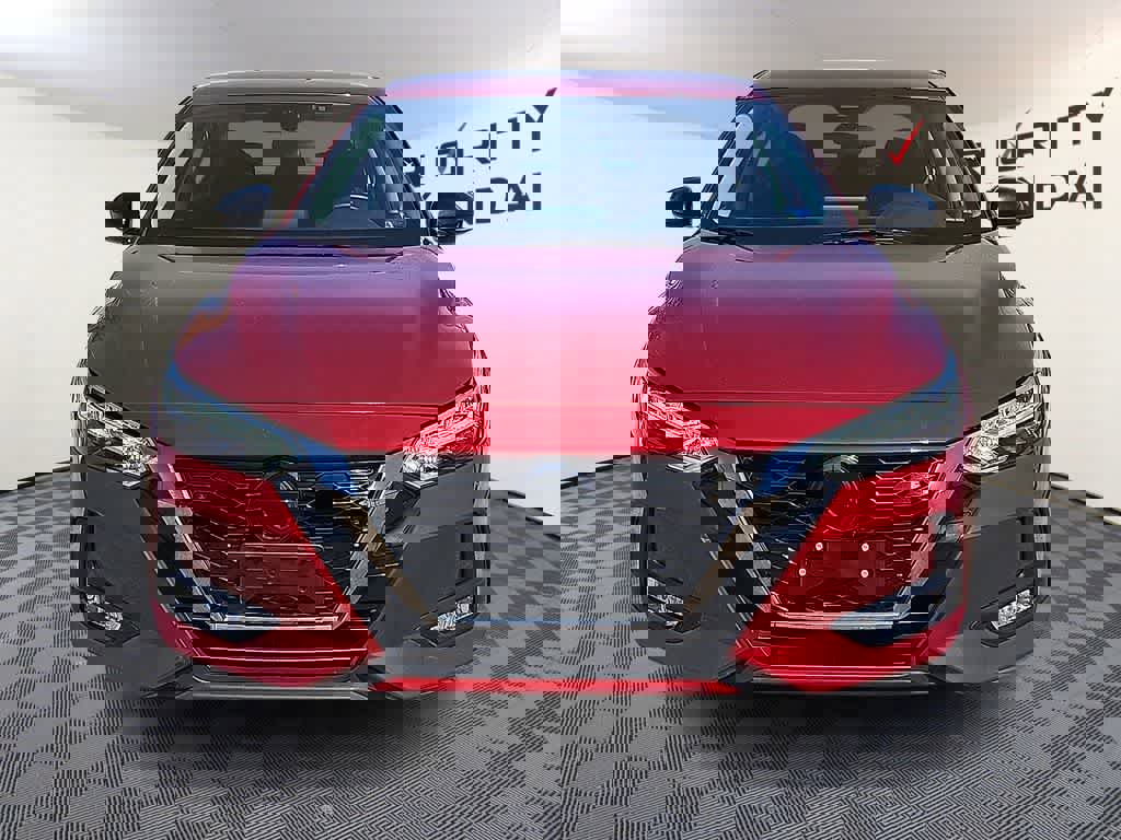 Used 2022 Nissan Sentra SR w/ Trunk Package image 2