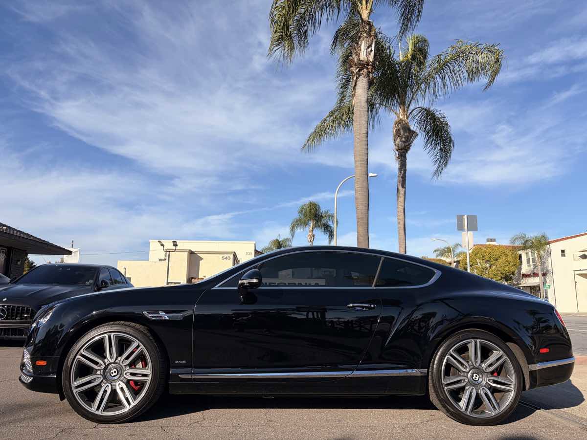 Used 2017 Bentley Continental GT image 34