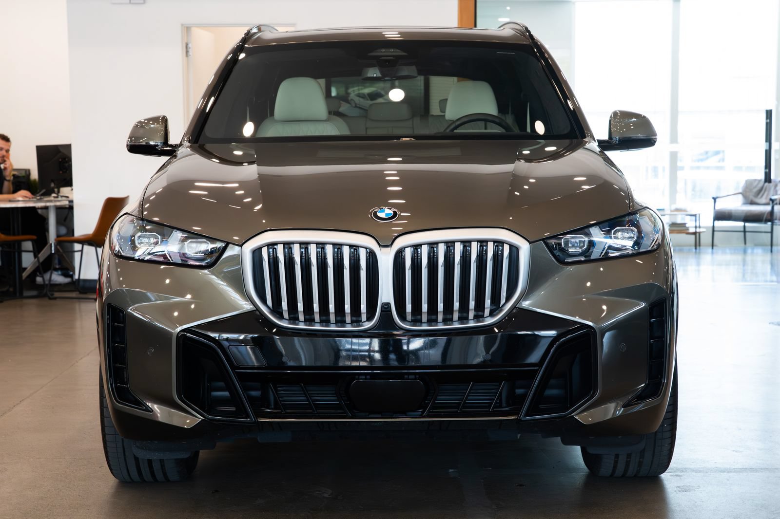 Used 2024 BMW X5 xDrive40i w/ M Sport Package AWD/4WD image 2