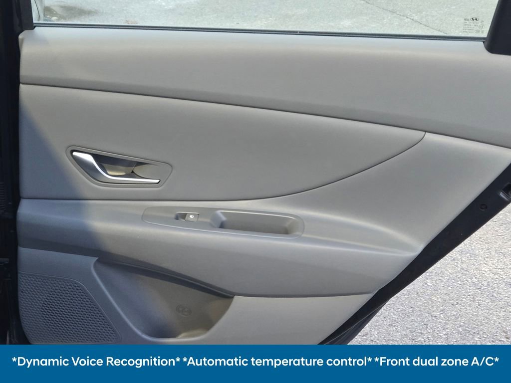 Used 2024 Hyundai Elantra SEL w/ Convenience Package image 12