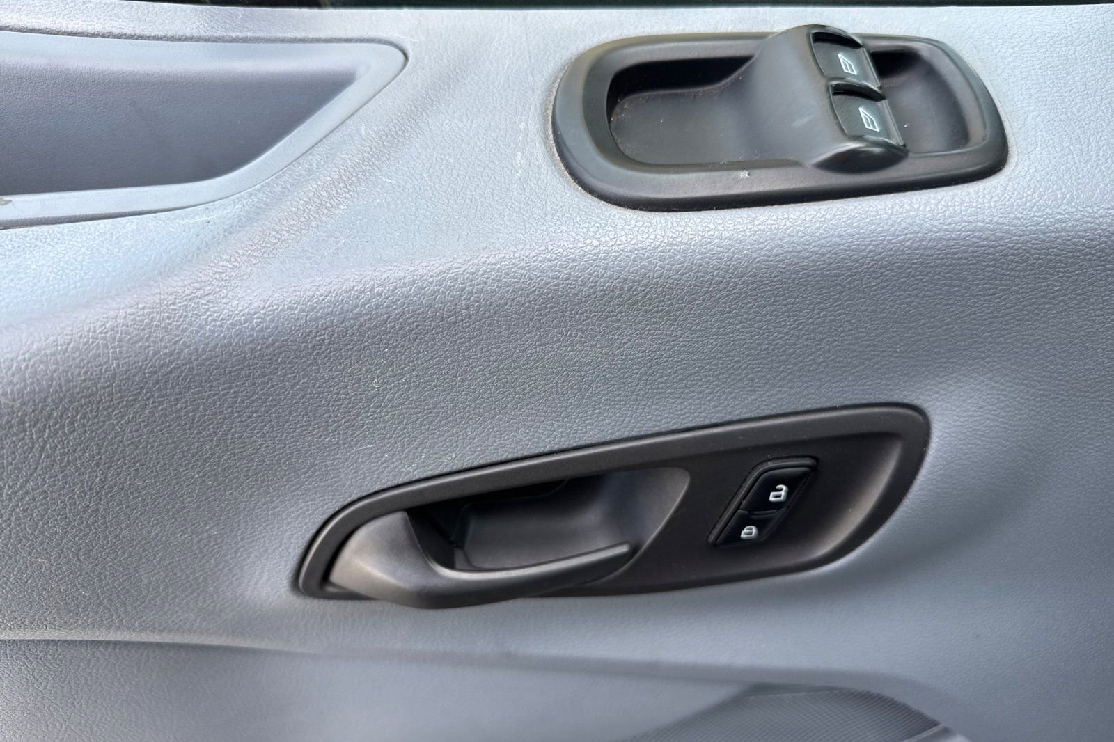 Used 2018 Ford Transit 350 XL image 11