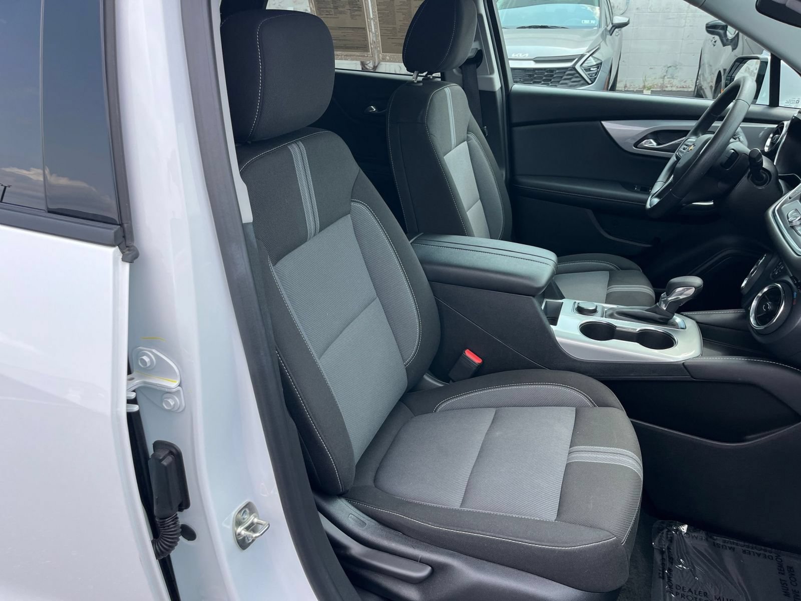 Used 2025 Chevrolet Blazer LT FWD image 37
