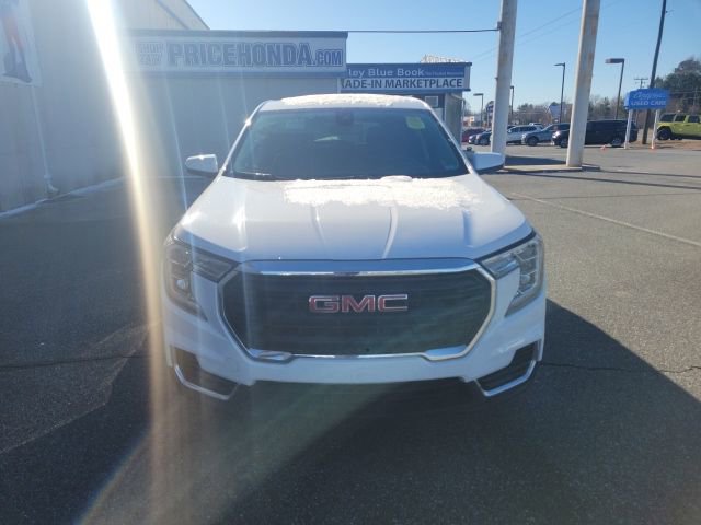 Used 2024 GMC Terrain SLE image 8