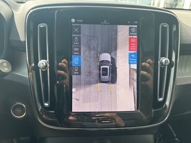 Certified 2025 Volvo XC40 B5 Plus image 24