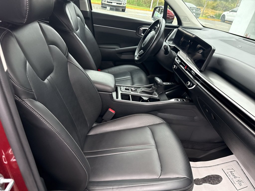 Used 2025 Kia Sorento S FWD image 16