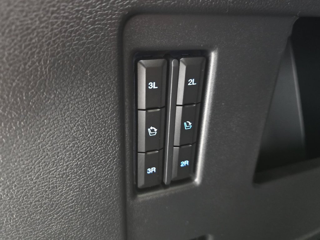 Used 2024 Ford Expedition XLT AWD/4WD image 38