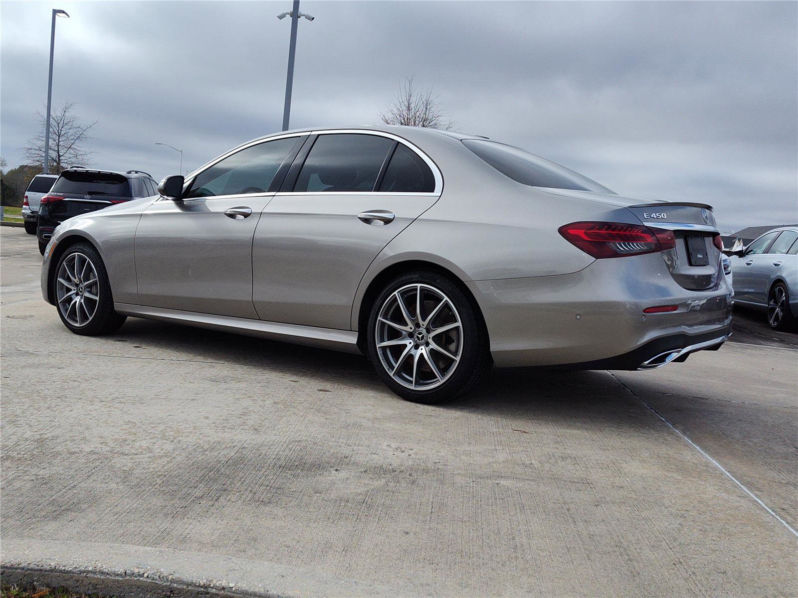 Used 2022 Mercedes-Benz E 450 4MATIC Sedan image 4