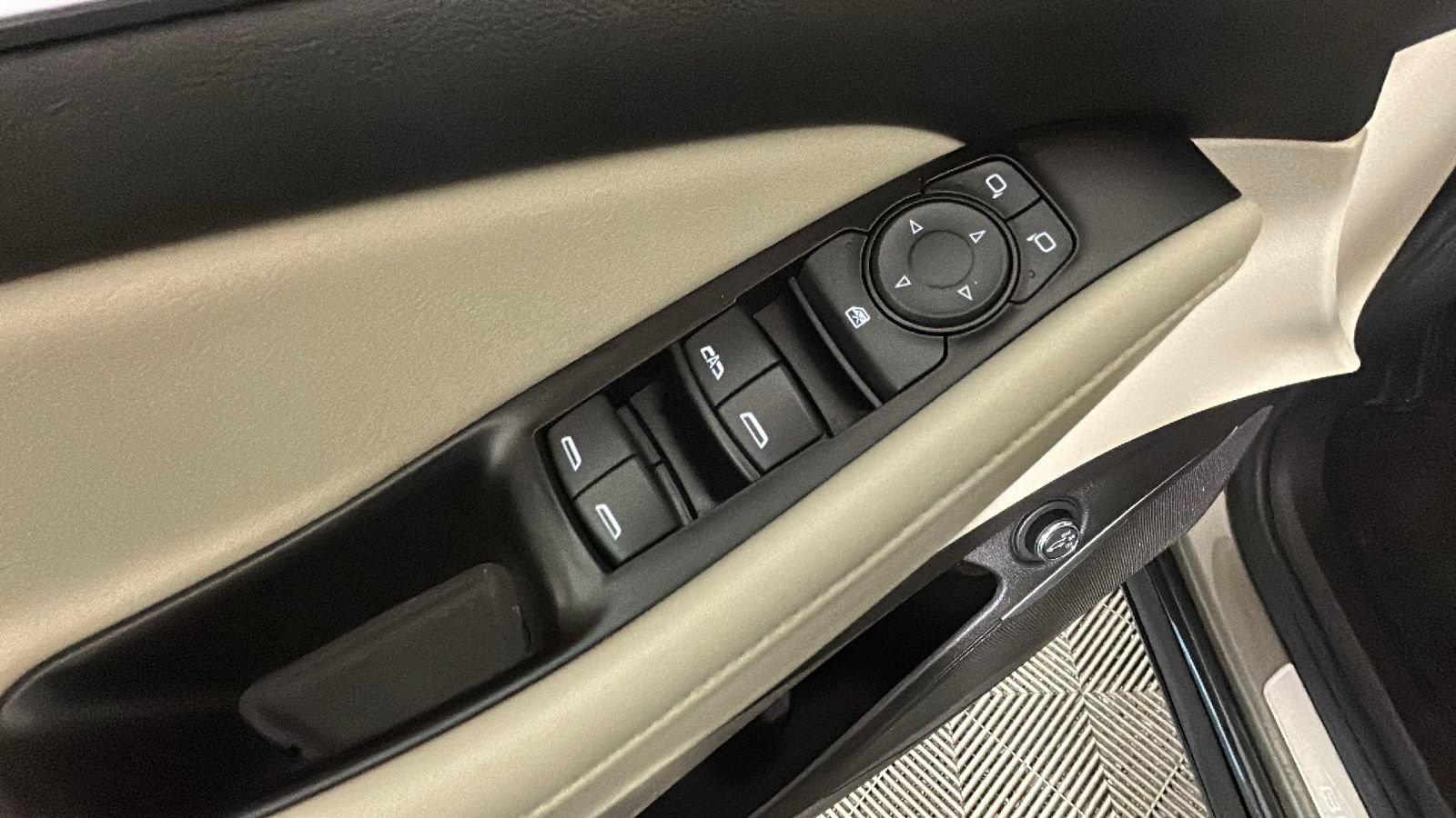 Used 2020 Buick Enclave Essence w/ LPO, Floor Liner Package FWD image 13