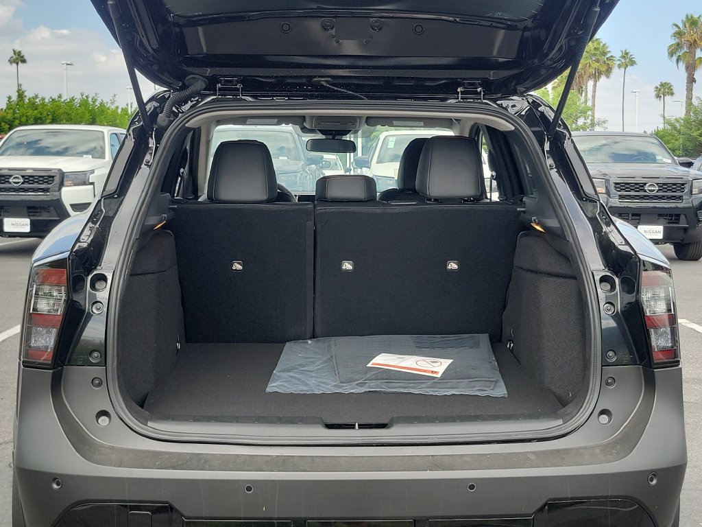 New 2026 Nissan Kicks SR w/ Cold Weather Package AWD/4WD image 18