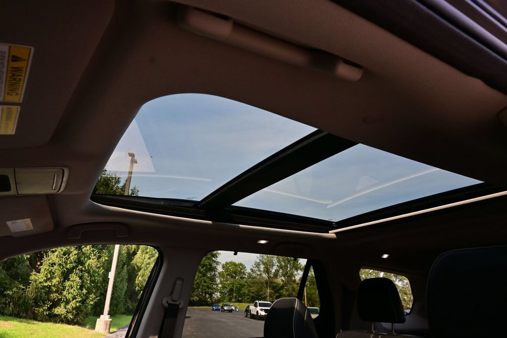 Used 2025 Honda Pilot Elite image 38