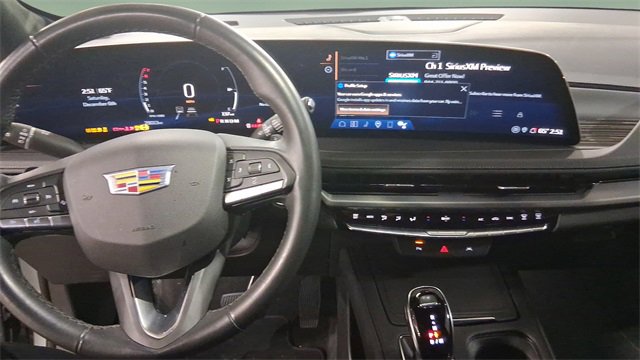 Used 2025 Cadillac XT4 Premium Luxury image 10