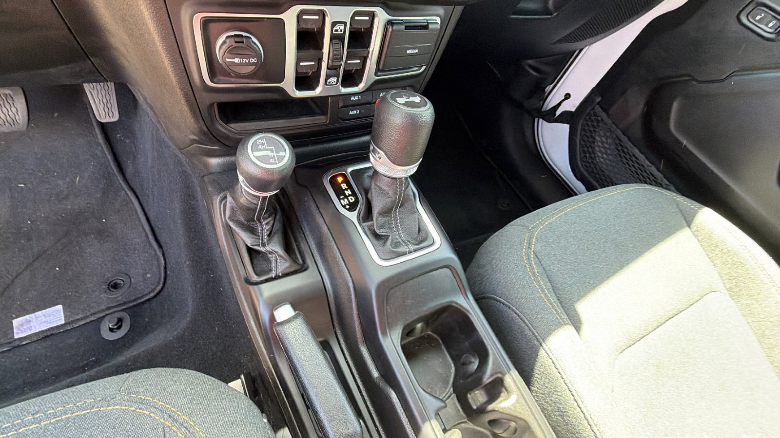 Used 2025 Jeep Wrangler Sport image 30