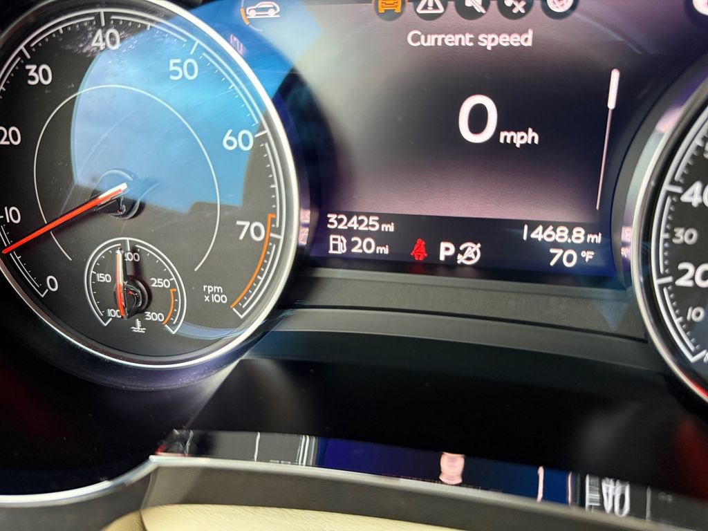 Used 2019 Bentley Bentayga AWD/4WD image 25