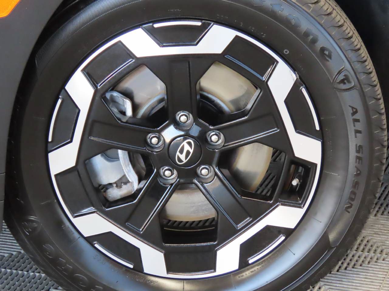 Used 2024 Hyundai Santa Fe SEL FWD image 6