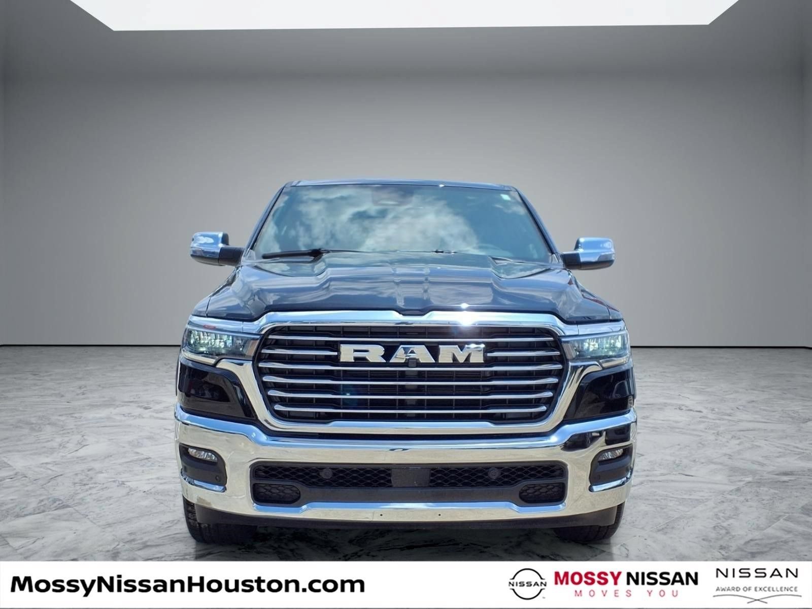 Used 2026 RAM 1500 Laramie AWD/4WD image 3
