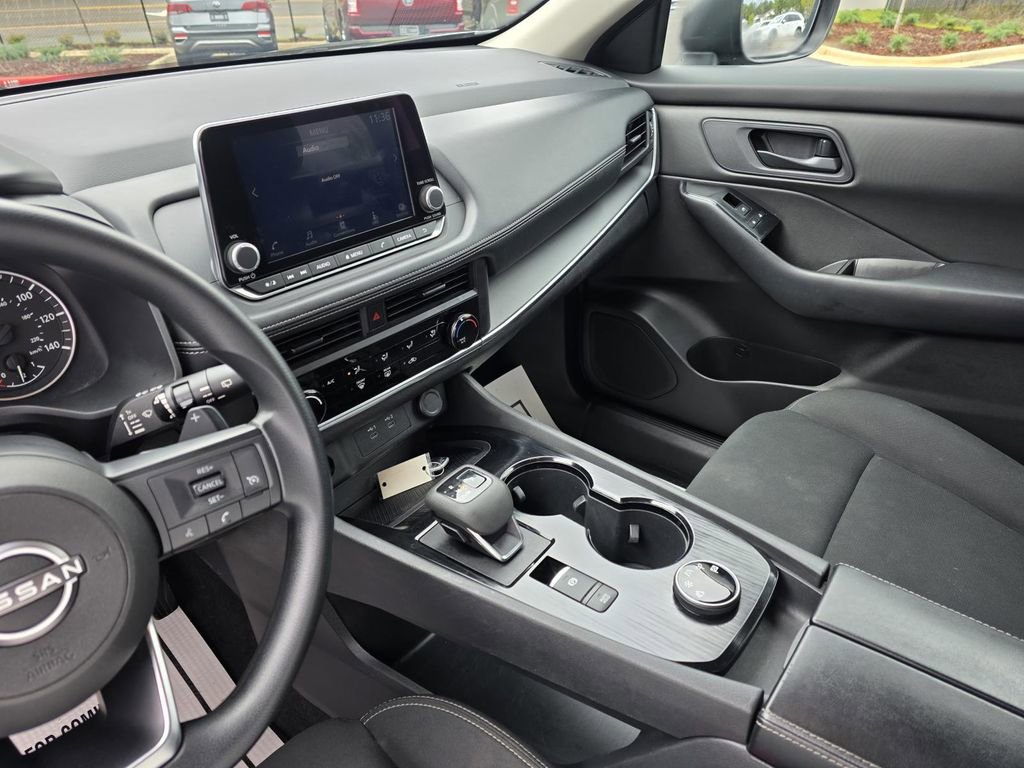 Used 2024 Nissan Rogue S image 22