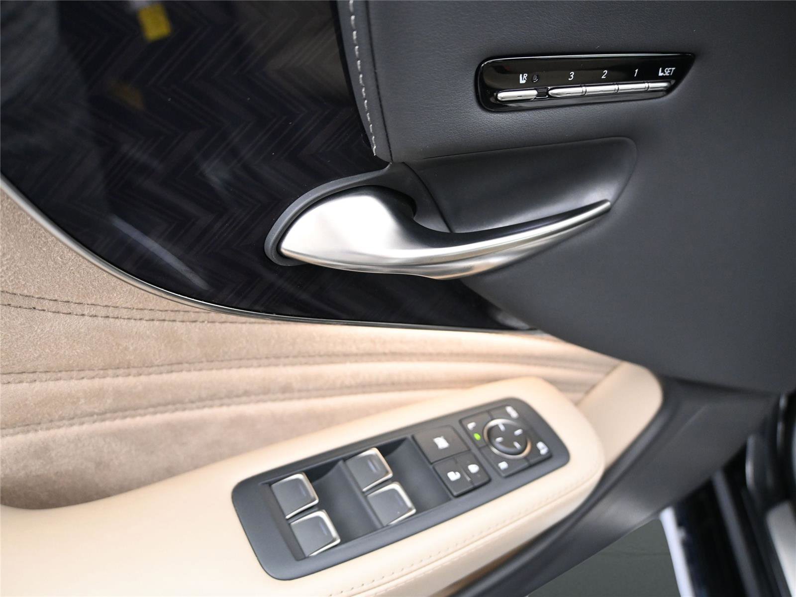 Used 2022 Lexus LS 500 image 7