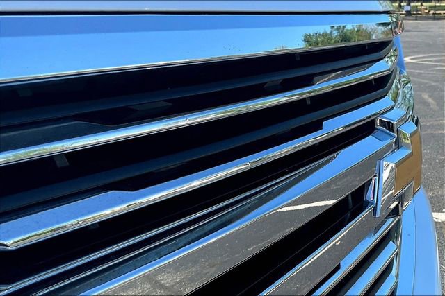 Used 2020 Chevrolet Suburban Premier image 32