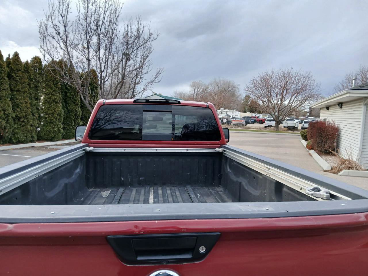 Used 2017 Nissan Titan SV AWD/4WD image 11