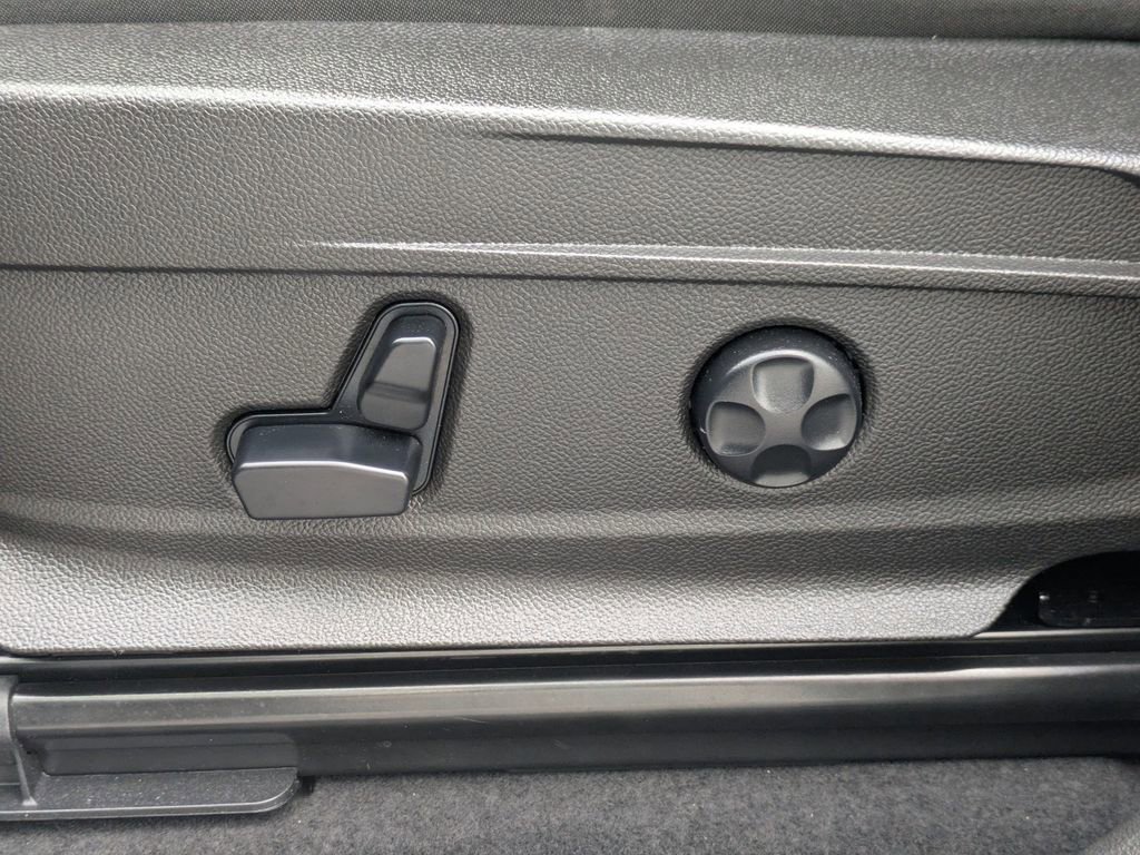 Used 2025 Alfa Romeo Stelvio Sprint w/ Convenience Package AWD/4WD image 22