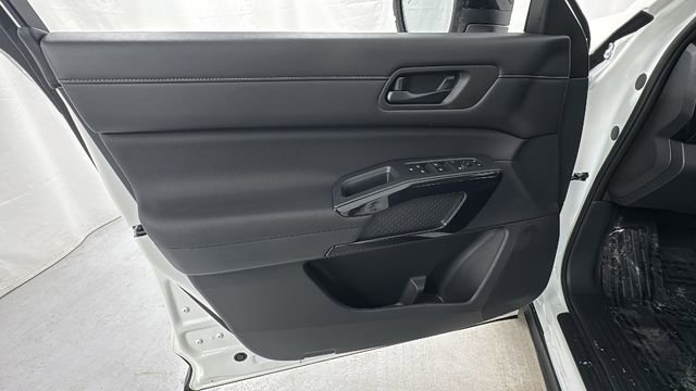 New 2026 Nissan Pathfinder S image 18