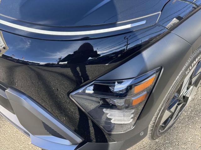 Used 2025 Hyundai Kona Limited image 7