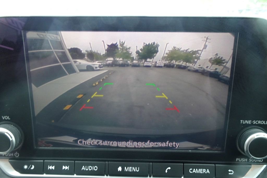 Used 2023 Nissan Rogue S image 17