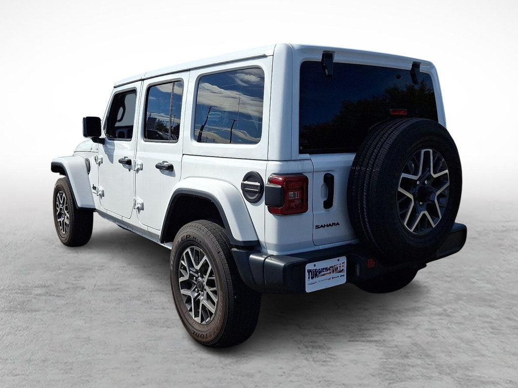 Used 2025 Jeep Wrangler Unlimited Sahara AWD/4WD image 3