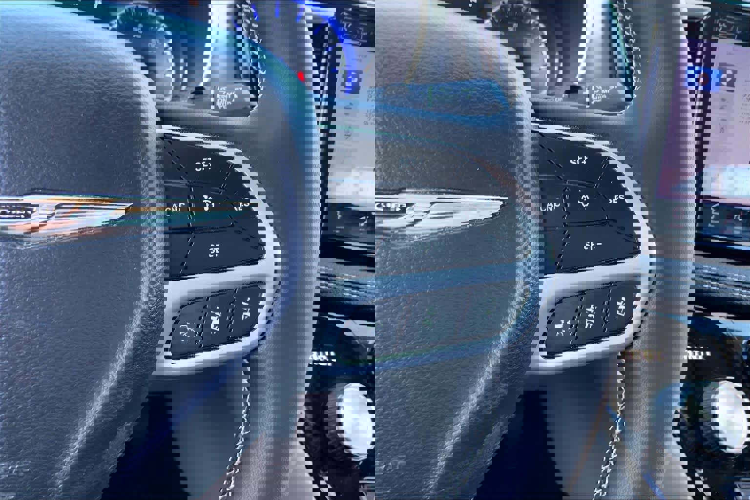 Used 2022 Chrysler Pacifica Touring-L image 25