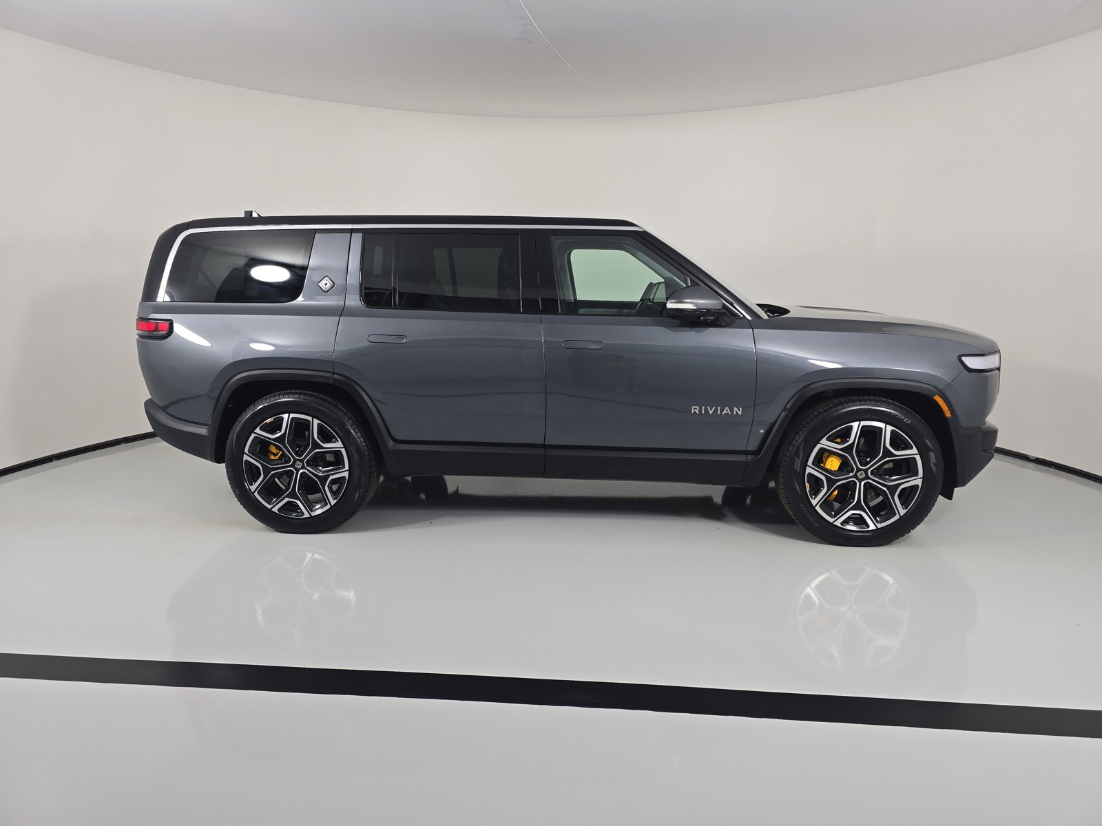 Used 2024 Rivian R1S Adventure AWD/4WD image 6