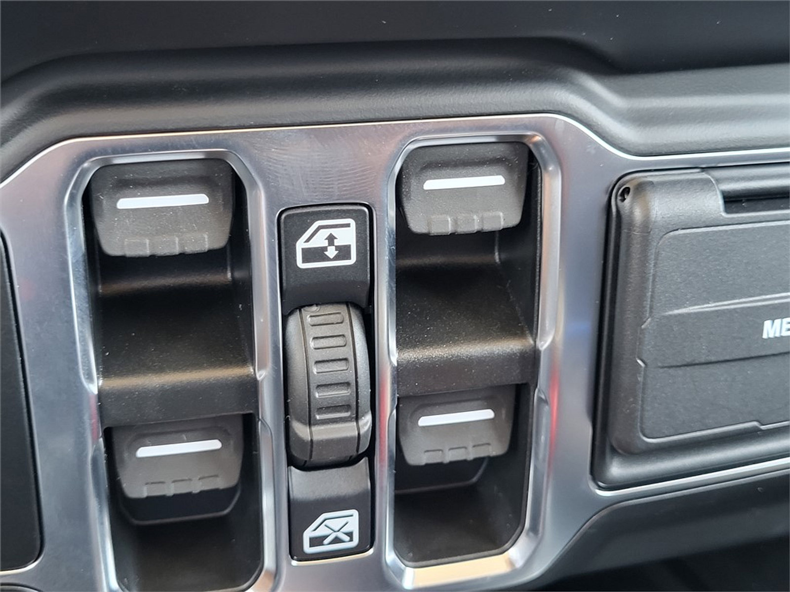 Used 2022 Jeep Wrangler Unlimited Sahara w/ Cold Weather Group image 21