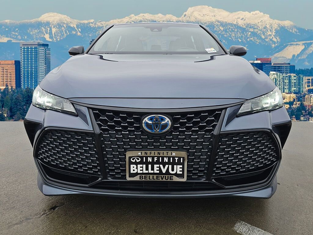 Used 2019 Toyota Avalon XSE image 2