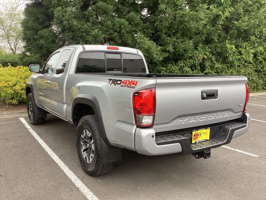 Used 2016 Toyota Tacoma TRD Off-Road w/ Premium & Technology Package AWD/4WD image 10