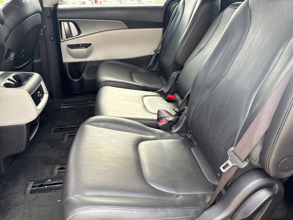 Used 2024 Kia Carnival LX FWD image 19