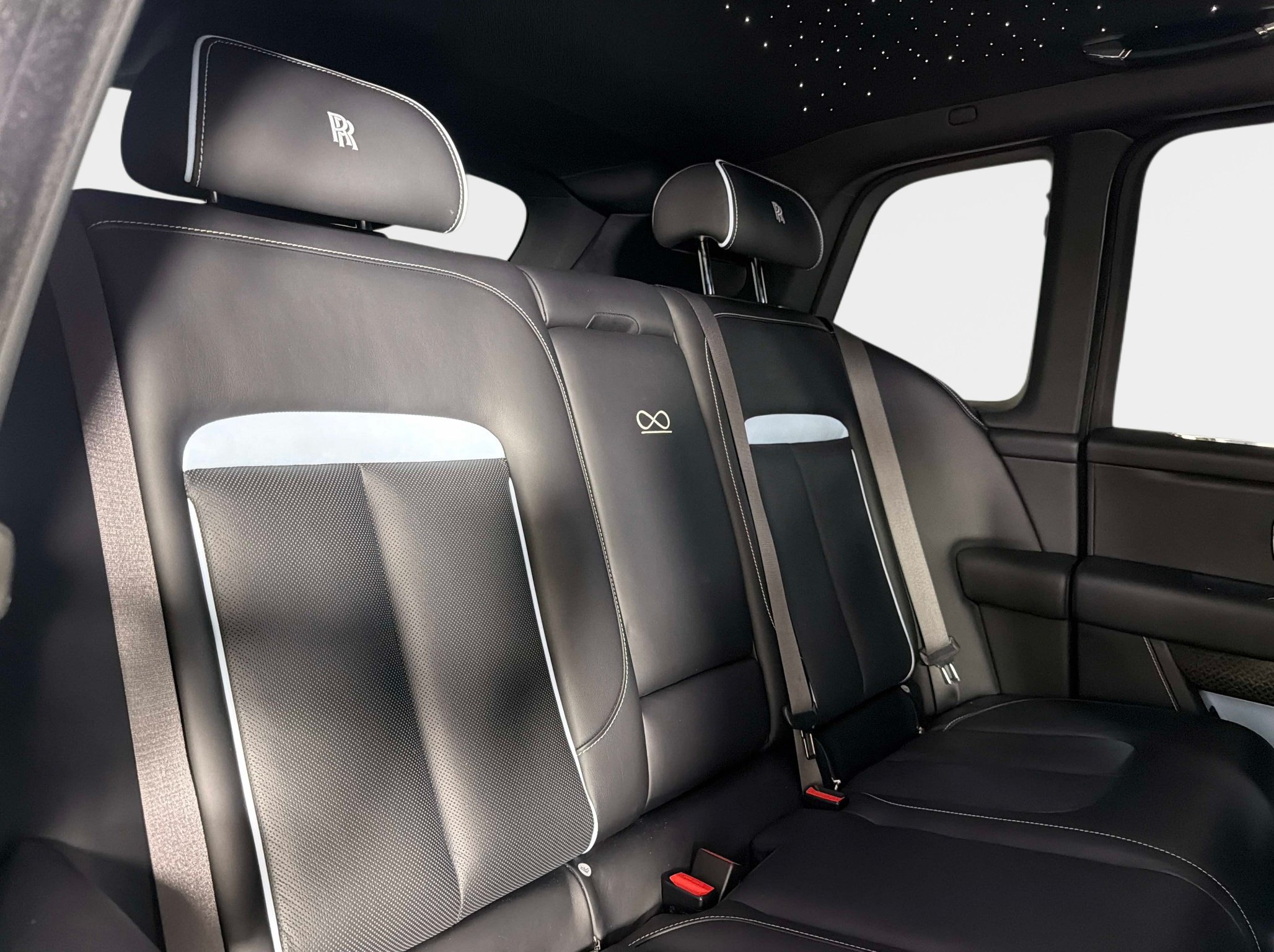 Used 2024 Rolls-Royce Cullinan Black Badge AWD/4WD image 33