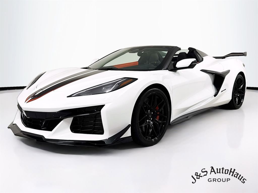 Used 2025 Chevrolet Corvette Z06 image 3