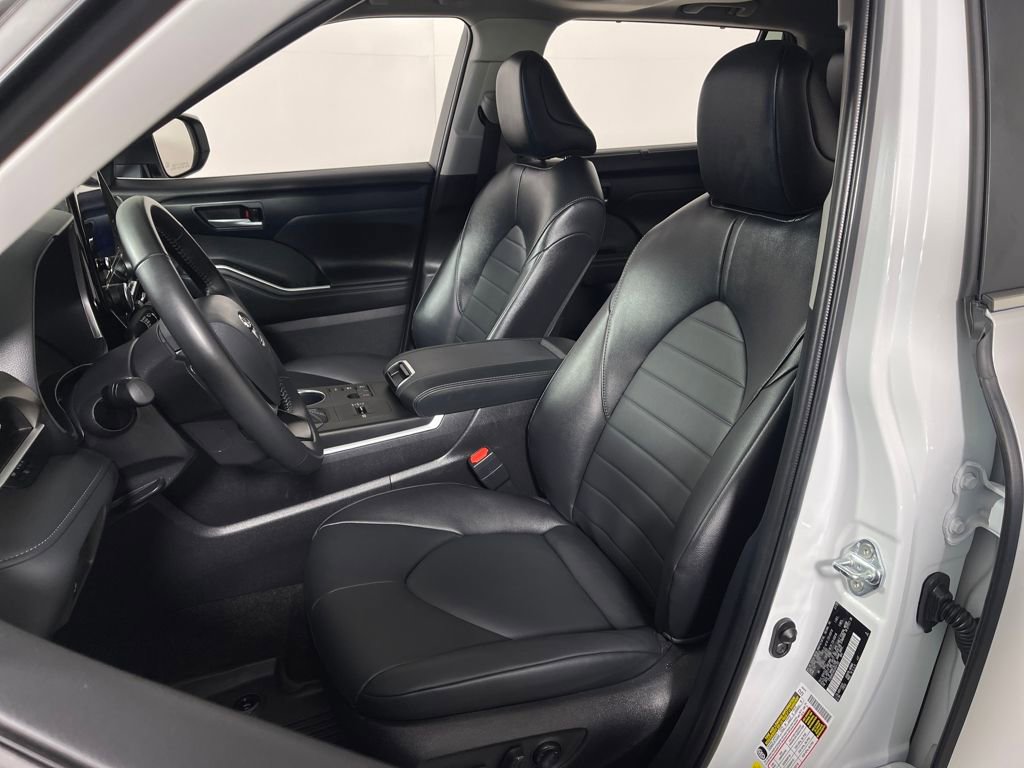Certified 2025 Toyota Highlander XLE image 14