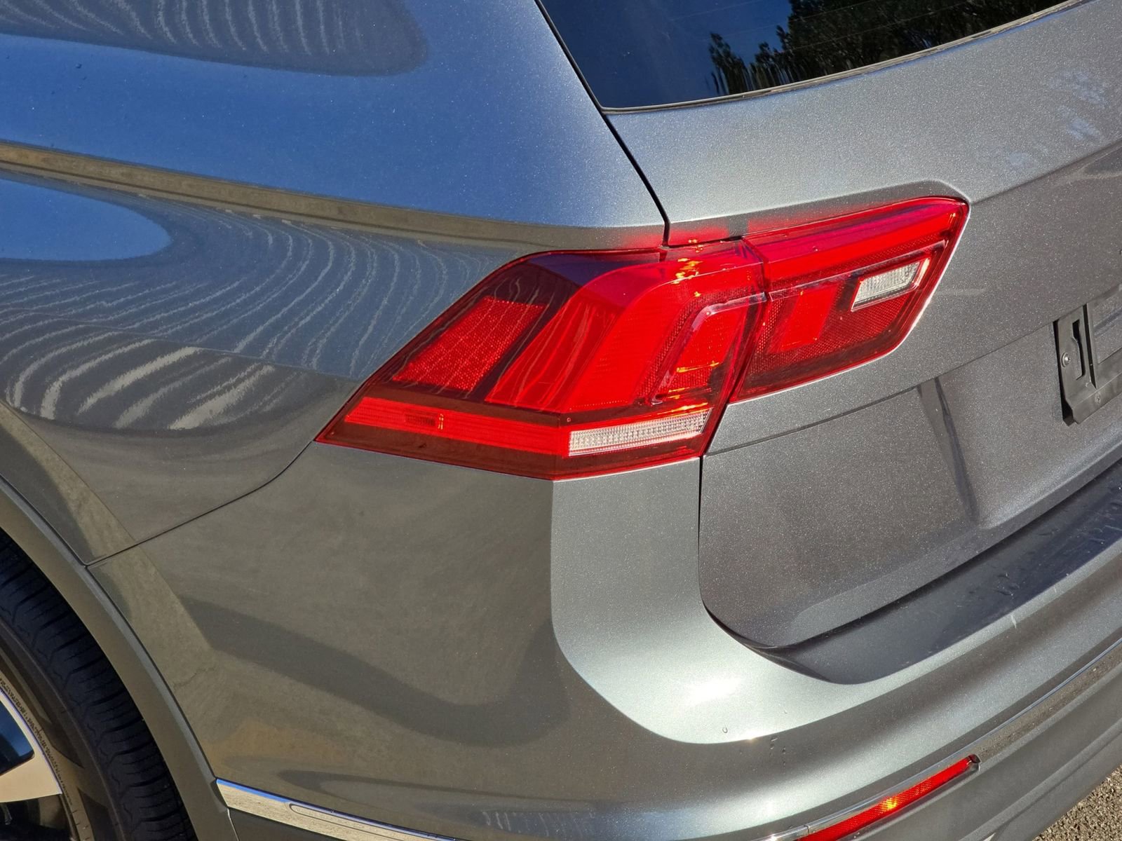 Used 2023 Volkswagen Tiguan S image 40