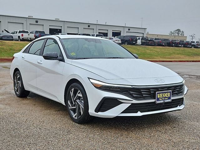 Used 2025 Hyundai Elantra SEL FWD image 3