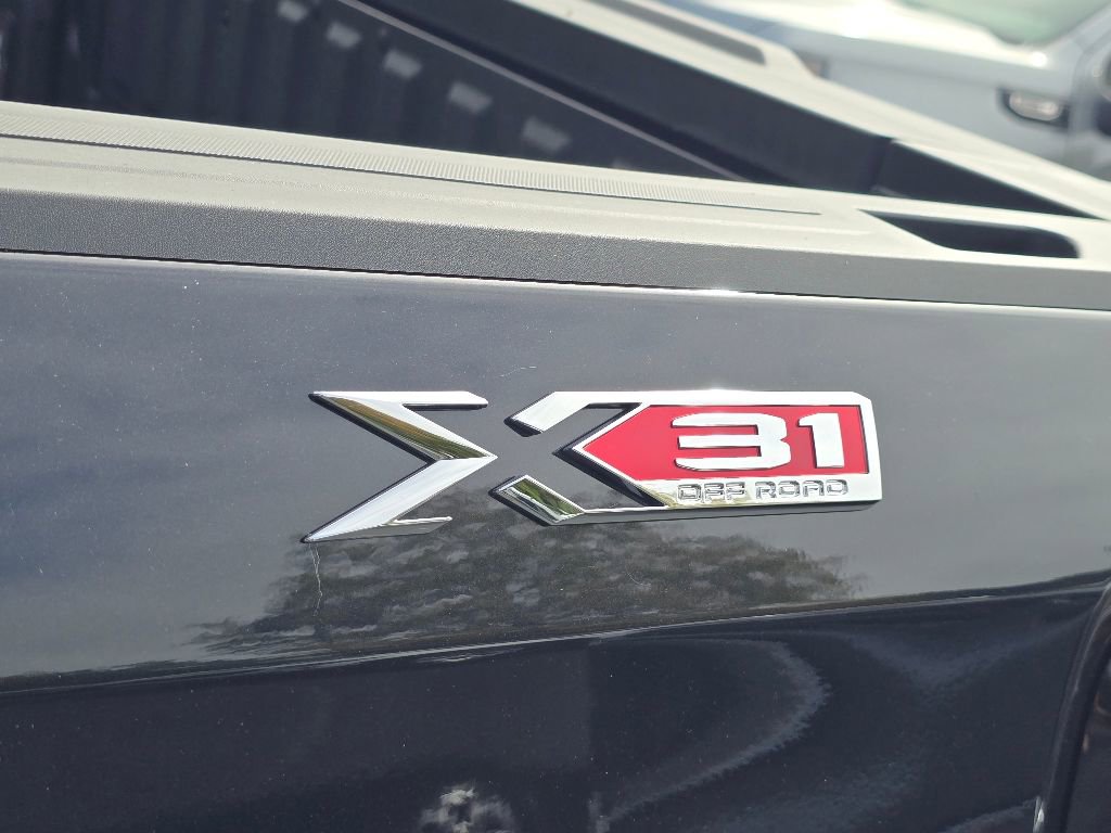 New 2026 GMC Sierra 1500 SLT w/ SLT Premium Plus Package image 8