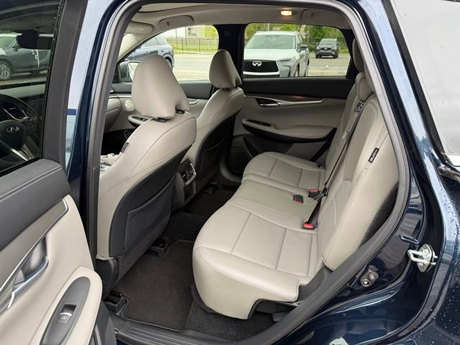 Used 2023 INFINITI QX50 Luxe AWD/4WD image 10
