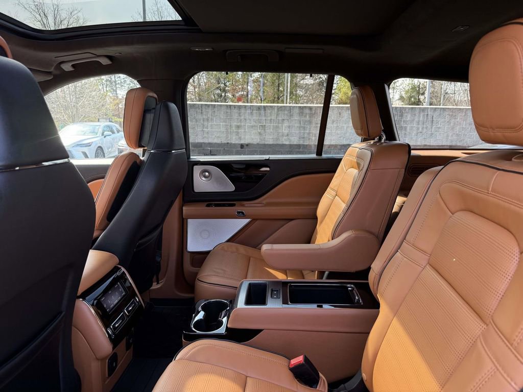 Used 2023 Lincoln Aviator Black Label w/ Dynamic Handling Package image 16